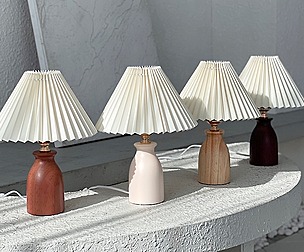 Cozy Wood Pleated Stage Stand