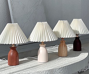 Cozy Wood Pleated Stage Stand