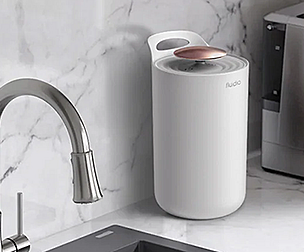 Fludic vacuum food waste bin