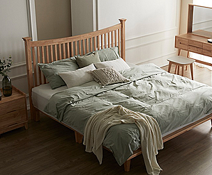 Raum Seven Tree Solid Wood Bed