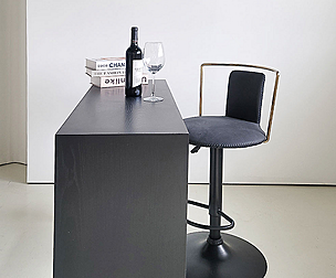 Clippin bar chair