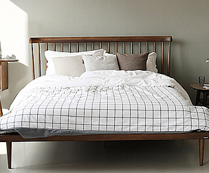 Memoria Natural Walnut Solid Wood Bed