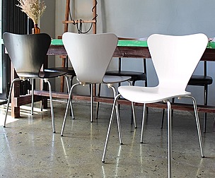 Shell Chair Design Cafe