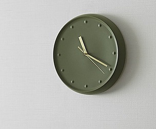 Serine wall clock