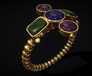 Medieval Ribbed Jeweled Golden Ring