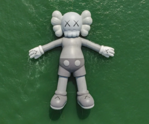 Kaws Holiday Hong Kong Fan Art Toy for 3d Print