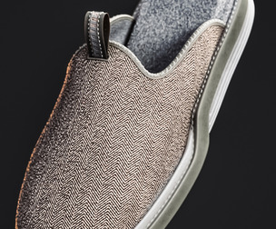 How to texture a realistic slipper model