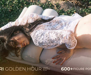 600+ Female Figure Poses - Pri Golden Hour