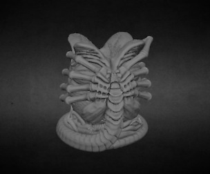 Face hugger pen holder