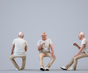 00422_Enzo012 Senior Caucasian man relaxing at home with coffee in summer casual wear