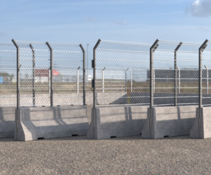 Concrete Barrier 110 x 300 with Type A Fence Curved