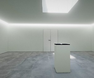Virtual Reality Gallery for Product Showcase VR