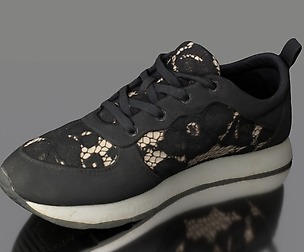 Sneaker Low Poly 3D Model
