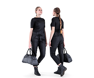 Woman street style with a travel bag 92