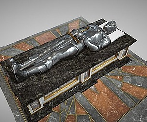 Tomb of a heroic soldier with silver statue